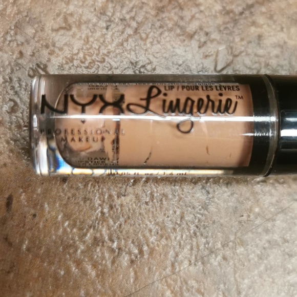 30 NYX lingerie lipsticks - Picture 3 of 3